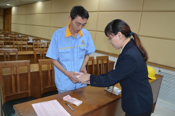 运气无情人世有爱——南宫NG28全体员工踊跃为难题职工捐钱