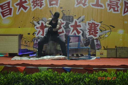南宫NG28庆中秋佳节，，，，，员工齐为祖国庆生-伟昌铝材