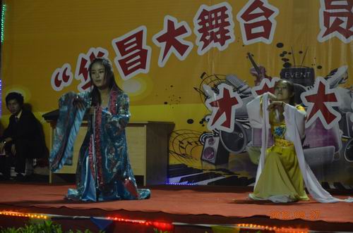 南宫NG28庆中秋佳节，，，，，员工齐为祖国庆生-伟昌铝材