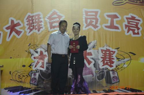 南宫NG28庆中秋佳节，，，，，员工齐为祖国庆生-伟昌铝材