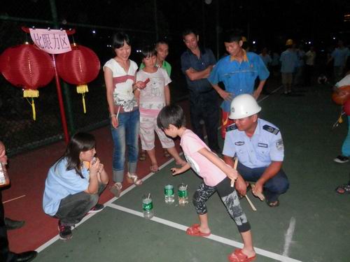 南宫NG28庆中秋佳节，，，，，员工齐为祖国庆生-伟昌铝材